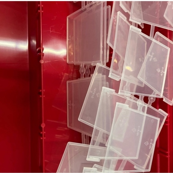 🎁 New Red Sterilite Christmas Ornament Storage Container - Secure Lid - Fall - Picture 8 of 10